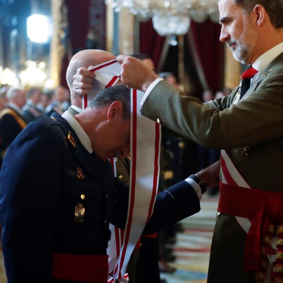 Le roi Felipe VI et la reine Letizia d'Espagne ont reçu des invités dans le Salon de Gasperini au palais royal à Madrid le 6 janvier 2019 pour la célébration de la Pâque militaire.