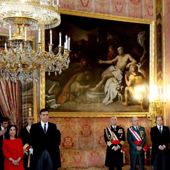 Le roi Felipe VI et la reine Letizia d'Espagne ont reçu des invités dans le Salon de Gasperini au palais royal à Madrid le 6 janvier 2019 pour la célébration de la Pâque militaire.