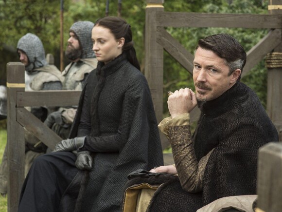 Aidan Gillen et Sophie Turner dans "Game of Thrones" - en 2015.