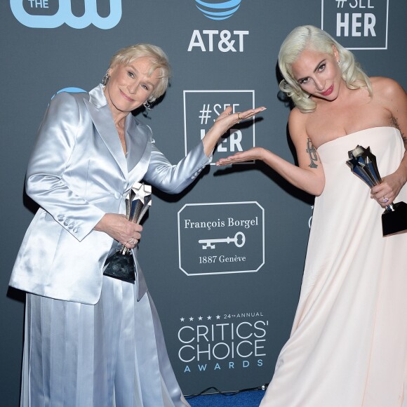 Glenn Close et Lady Gaga à la press room de la soirée des 24ème Critics Choice Awards au Barker Hangar à Santa Monica, Los Angeles, Californie, Etats-Unis, le 13 janvier 2019.