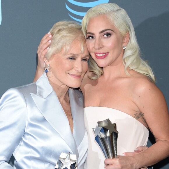 Glenn Close et Lady Gaga à la press room de la soirée des 24ème Critics Choice Awards au Barker Hangar à Santa Monica, Los Angeles, Californie, Etats-Unis, le 13 janvier 2019.