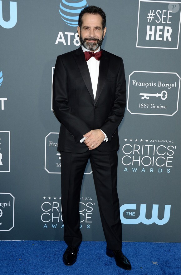 Tony Shalhoub au photocall de la soirée des 24ème Critics Choice Awards au Barker Hangar à Santa Monica, Los Angeles, Californie, Etats-Unis, le 13 janvier 2019.