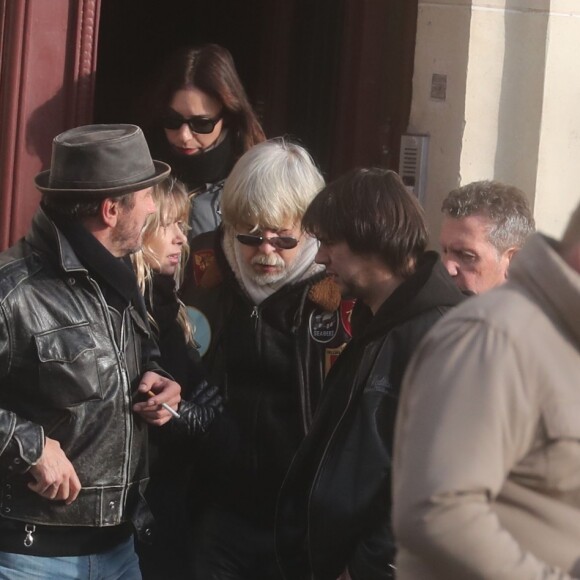 Romane Serda, Lolita Séchan et son père Renaud - Après une cérémonie au temple protestant Port-Royal, obsèques de Thierry Séchan au cimetière du Montparnasse à Paris le 16 janvier 2019.
