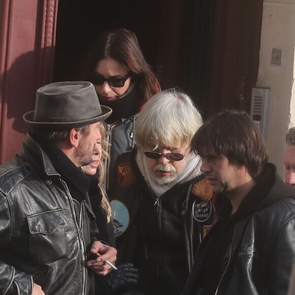 Romane Serda, Lolita Séchan et son père Renaud - Après une cérémonie au temple protestant Port-Royal, obsèques de Thierry Séchan au cimetière du Montparnasse à Paris le 16 janvier 2019.
