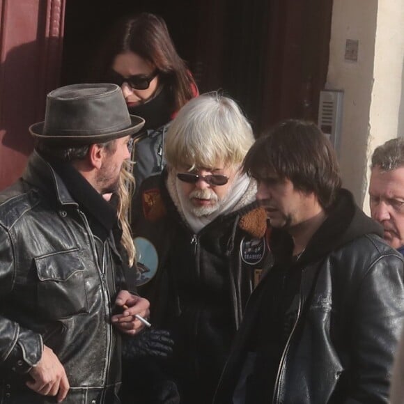 Romane Serda, Lolita Séchan et son père Renaud - Après une cérémonie au temple protestant Port-Royal, obsèques de Thierry Séchan au cimetière du Montparnasse à Paris le 16 janvier 2019.