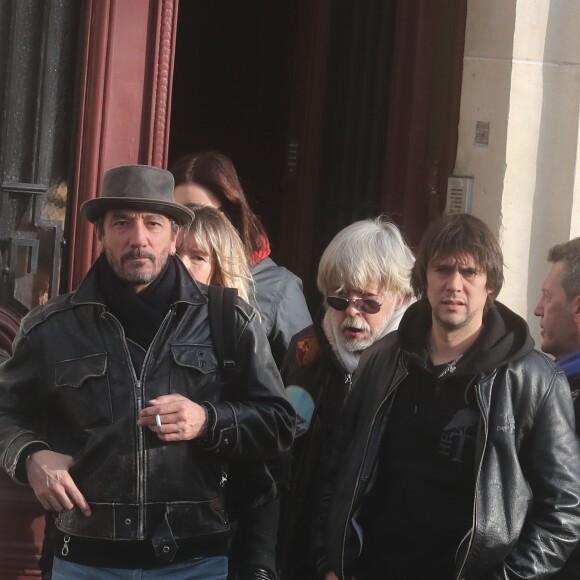 Romane Serda, Lolita Séchan et son père Renaud - Après une cérémonie au temple protestant Port-Royal, obsèques de Thierry Séchan au cimetière du Montparnasse à Paris le 16 janvier 2019.