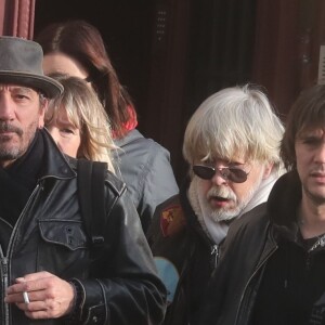 Romane Serda, Lolita Séchan et son père Renaud - Après une cérémonie au temple protestant Port-Royal, obsèques de Thierry Séchan au cimetière du Montparnasse à Paris le 16 janvier 2019.
