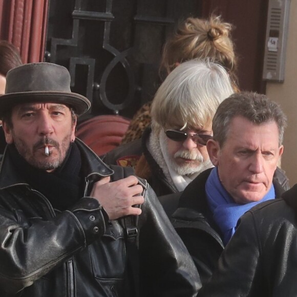 Romane Serda, Lolita Séchan et son père Renaud - Après une cérémonie au temple protestant Port-Royal, obsèques de Thierry Séchan au cimetière du Montparnasse à Paris le 16 janvier 2019.