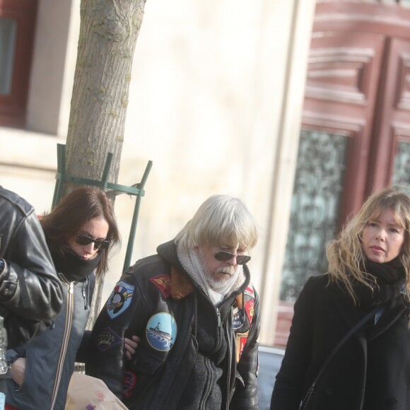 Romane Serda, Lolita Séchan et son père Renaud - Après une cérémonie au temple protestant Port-Royal, obsèques de Thierry Séchan au cimetière du Montparnasse à Paris le 16 janvier 2019.