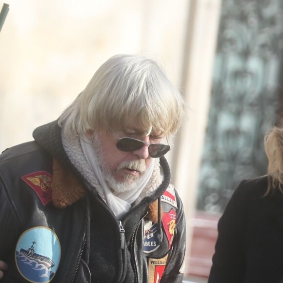Romane Serda, Lolita Séchan et son père Renaud - Après une cérémonie au temple protestant Port-Royal, obsèques de Thierry Séchan au cimetière du Montparnasse à Paris le 16 janvier 2019.