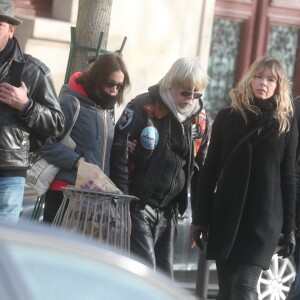 Romane Serda, Lolita Séchan et son père Renaud - Après une cérémonie au temple protestant Port-Royal, obsèques de Thierry Séchan au cimetière du Montparnasse à Paris le 16 janvier 2019.