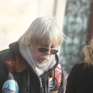 Romane Serda, Lolita Séchan et son père Renaud - Après une cérémonie au temple protestant Port-Royal, obsèques de Thierry Séchan au cimetière du Montparnasse à Paris le 16 janvier 2019.