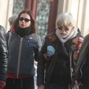 Romane Serda, Lolita Séchan et son père Renaud - Après une cérémonie au temple protestant Port-Royal, obsèques de Thierry Séchan au cimetière du Montparnasse à Paris le 16 janvier 2019.