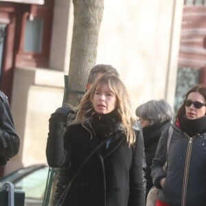 Romane Serda, Lolita Séchan et son père Renaud - Après une cérémonie au temple protestant Port-Royal, obsèques de Thierry Séchan au cimetière du Montparnasse à Paris le 16 janvier 2019.