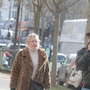 Dominique Quilichini, le chanteur Renaud, Romane Serda et des amis - Après une cérémonie au temple protestant Port-Royal, obsèques de Thierry Séchan au cimetière du Montparnasse à Paris le 16 janvier 2019.