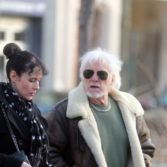 Hugues Aufray et sa compagne Muriel - Après une cérémonie au temple protestant Port-Royal, obsèques de Thierry Séchan au cimetière du Montparnasse à Paris le 16 janvier 2019.