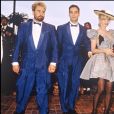 Jean Reno, Jean Marc Barr, Luc Besson et Rosanna Arquette au Festival de Cannes en 1998 pour la présentation du film "Le Grand Bleu".