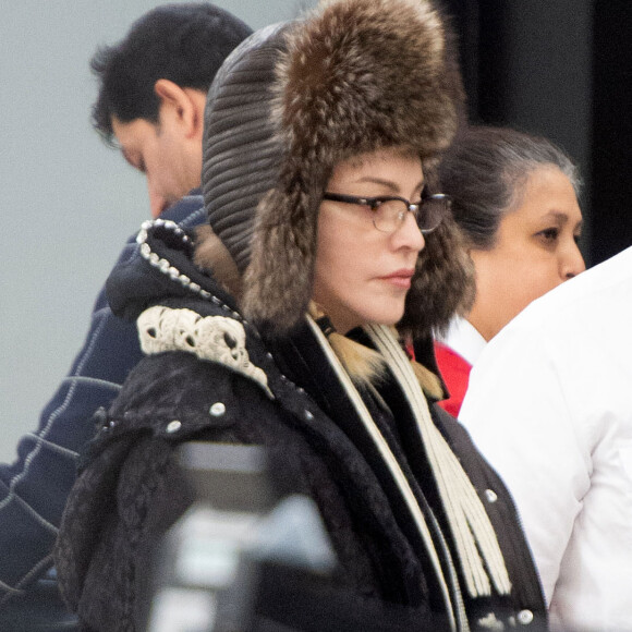 Exclusif - Première photo de la chanteuse Madonna, à l'aéroport JFK de New York, depuis son apparition surprise dans le célèbre bar Stonewall Inn pour le Nouvel An.