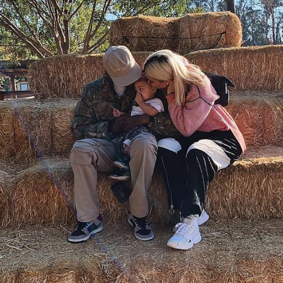 Travis Scott et Kylie Jenner avec leur fille Stormi. Photo publiée sur Instagram le 24 octobre 2018.
