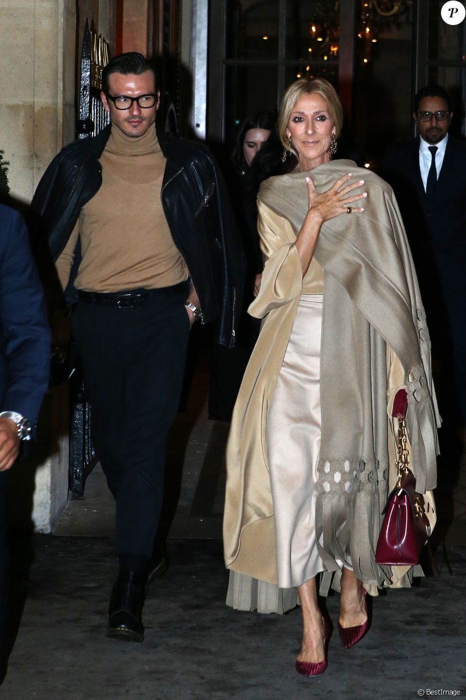 Céline Dion écrase une larme en plein défilé Valentino ...