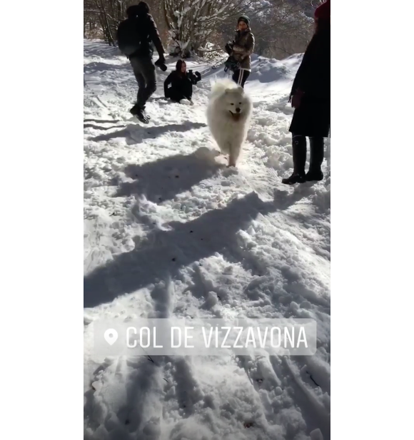 Alizée, sa fille Annily, Grégoire Lyonnet et Johann Jacotey à la neige en Corse, le 26 janvier 2019. Ici avec Jon Snow !