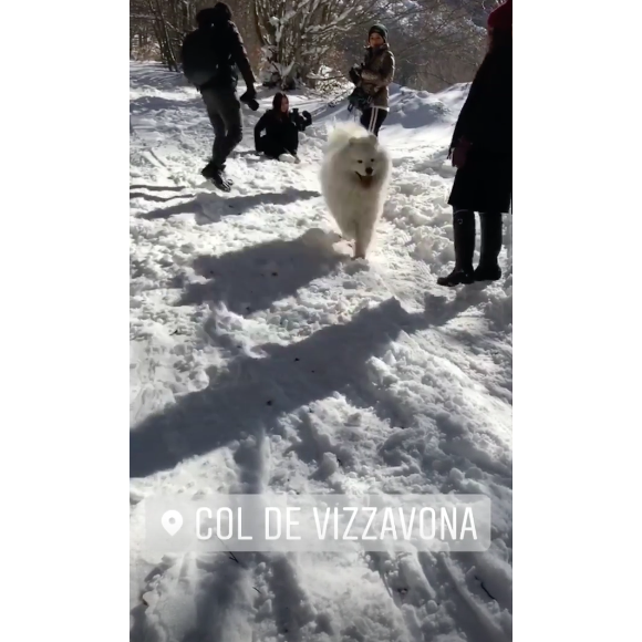 Alizée, sa fille Annily, Grégoire Lyonnet et Johann Jacotey à la neige en Corse, le 26 janvier 2019. Ici avec Jon Snow !