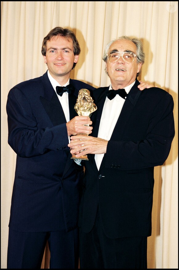 Didier van Cauwelaert et Michel Legrand lors de la cérémonie des Molières en mai 1997, récompensés pour Le Passe-Muraille.