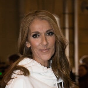 Céline Dion porte un sweat blanc à capuche avec l'inscription "I'M WORTH IT" (Je le vaux bien) à la sortie de l'hôtel Plaza Athénée après le tournage pour l'Oréal à Paris, France, le 30 janvier 2019.
