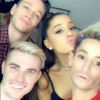 Frankie Grande pose avec sa soeur Ariana ainsi que ses ex, sur Instagram le 7 décembre 2018