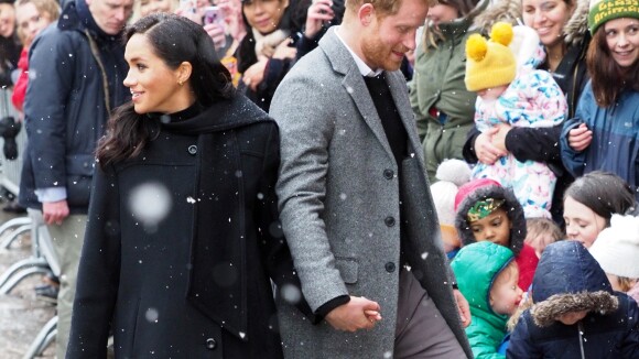 Meghan Markle joue les duchesses des neiges, main dans la main avec Harry