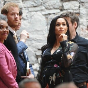 Le prince Harry, duc de Sussex, et Meghan Markle, duchesse de Sussex, enceinte, visitent le Bristol Old Vic. à Bristol le 1er février, 2019.