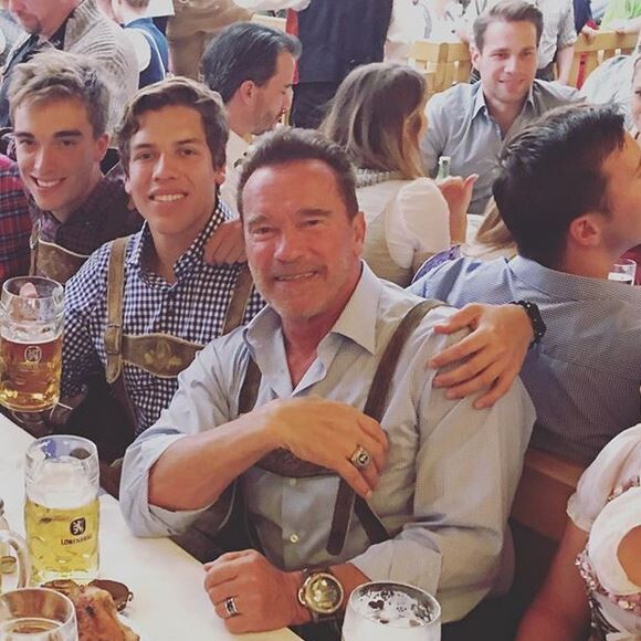 Joseph Baena et son père Arnold Schwarzenegger.