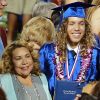 Joseph Baena et sa mère Mildred Baena - Joseph Baena reçoit le diplôme de son école à Riverside, le 28 mai 2015.