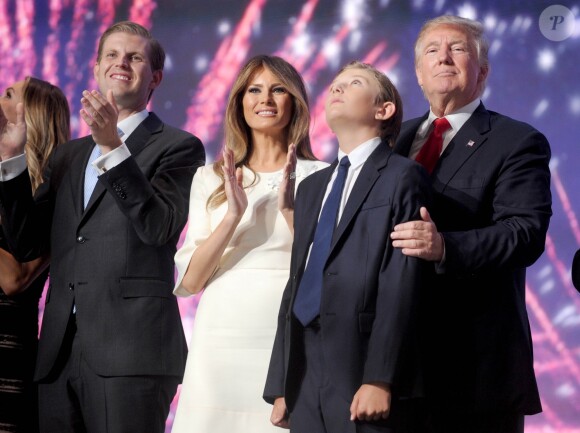 Eric Trump, Melania Trump, Barron Trump et Donald Trump lors du 4e jour de la convention Républicaine à Cleveland, le 21 juillet 2016.