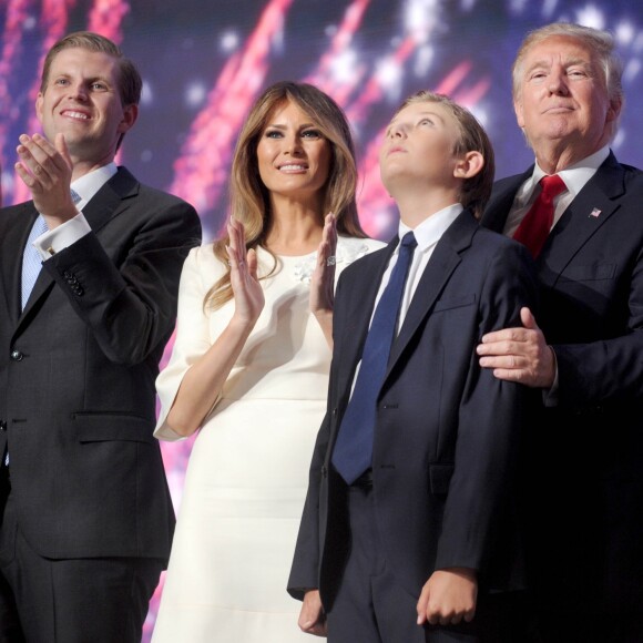 Eric Trump, Melania Trump, Barron Trump et Donald Trump lors du 4e jour de la convention Républicaine à Cleveland, le 21 juillet 2016.