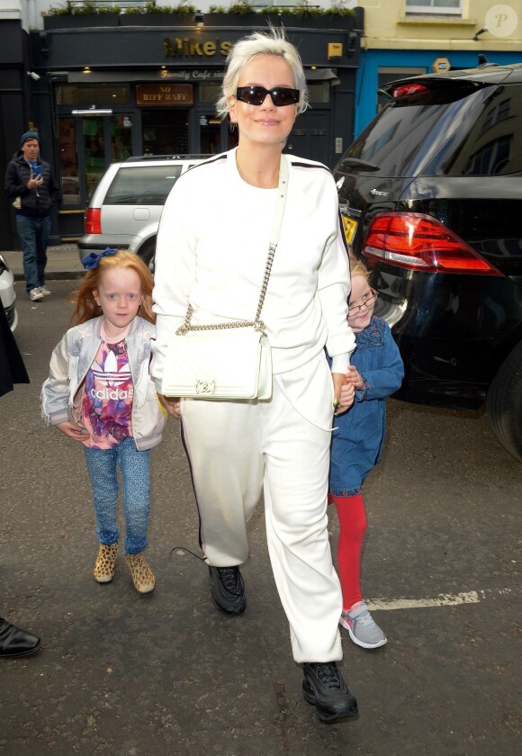 Exclusif - Lily Allen et ses filles Marnie et Ethel se rendent à une séance de dédicaces à Notting Hill, Londres le 21 septembre 2018.