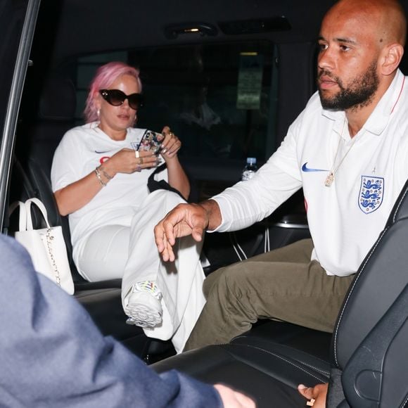 Lily Allen et son compagnon Meridian Dan quittent les studios de la BBC à Londres, le 11 juillet 2018.