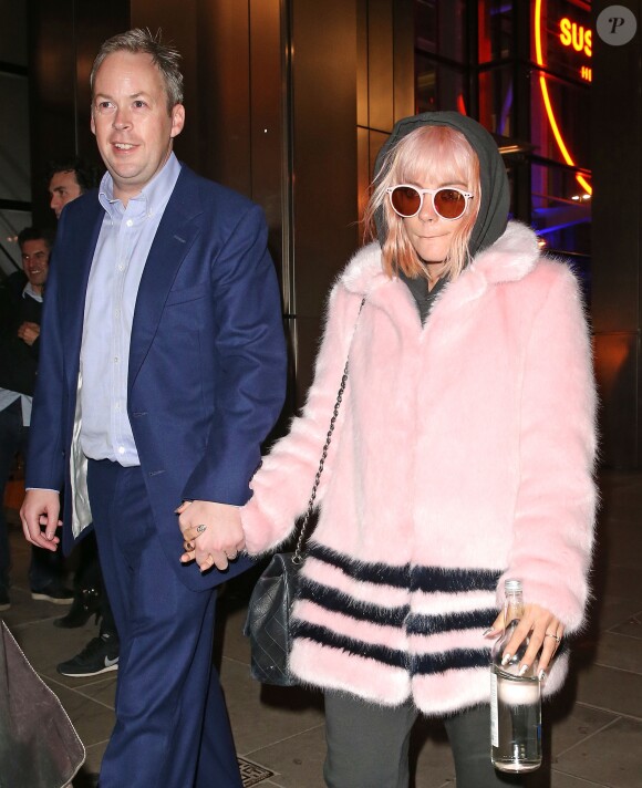 Lily Allen et son mari Sam Cooper sortent de la soirée des deux ans de "SushiSamba" où la chanteuse a donné un concert à Londres, le 11 novembre 2014.