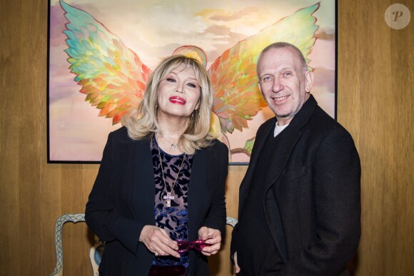 Amanda Lear et Jean-Paul Gaultier lors du vernissage d'Amanda Lear à la Galerie du Passage à Paris, le 6 février 2019 © Julio Piatti/Bestimage