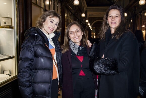 Natasha Fraser-Nazanine Ravai-Isabelle Moltzer lors du vernissage d'Amanda Lear à la Galerie du Passage à Paris, le 6 février 2019. © Julio Piatti/Bestimage