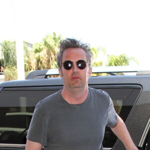 Matthew Perry prend un vol à l'aéroport de Los Angeles, le 26 juillet 2016. © CPA/Bestimage