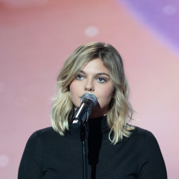 Louane sur la Seine Musicale lors de la 34e cérémonie des Victoires de la musique le 8 février 2019.