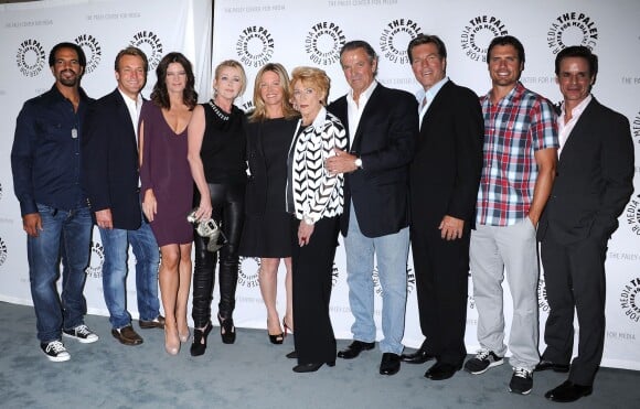 Kristoff St. John, Doug Davidson, Michelle Stafford, Melody Thomas Scott, Maria Arena Bell, Jeanne Cooper, Eric Braeden, Peter Bergman, Joshua Morrow et Christian LeBlanc fêtent le 10 000e épisode de la série Les Feux de l'amour, à Los Angeles, le 23 août 2012