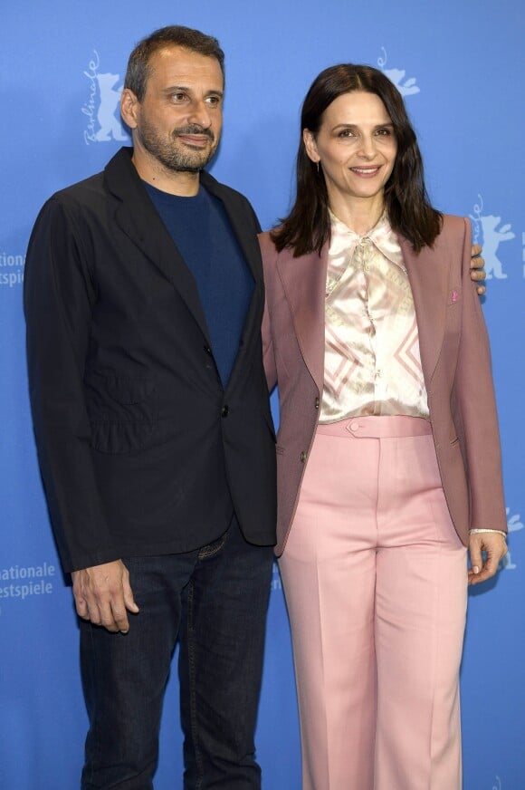 Safy Nebbou et Juliette Binoche - Photocall du film "Celle que vous croyez" au Grand Hyatt Hotel dans le cadre du 69ème Festival International du Film de Berlin (La Berlinale), le 10 février 2019.