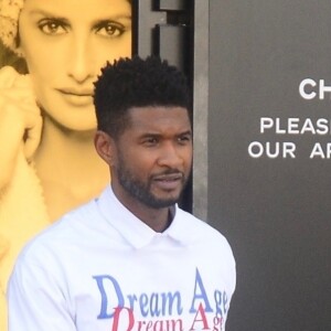 Usher à la sortie de la boutique Chanel à Beverly Hills. Los Angeles, le 24 décembre 2018.