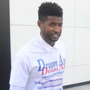 Usher à la sortie de la boutique Chanel à Beverly Hills. Los Angeles, le 24 décembre 2018.