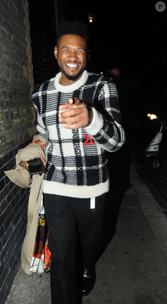 Exclusif - Usher à la sortie du "Chiltern Firehouse" à Londres, le 6 décembre 2018.