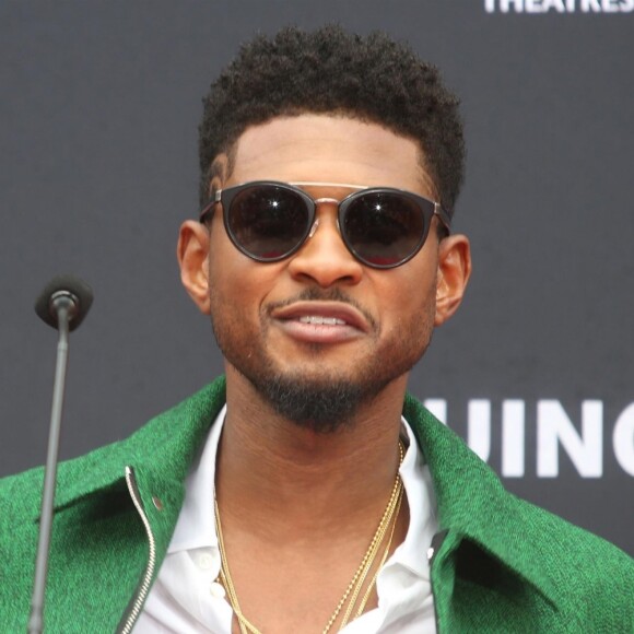 Usher - Quincy Jones laisse ses empreintes sur le ciment lors d'une cérémonie au théâtre Chinese à Hollywood le 27 novembre 2018.