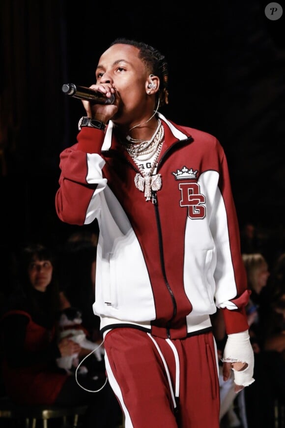 Le rappeur Rich the kid chante lors du défilé Sherri Hill à l'occasion de la Fashion Week de New York le 9 février, 2019