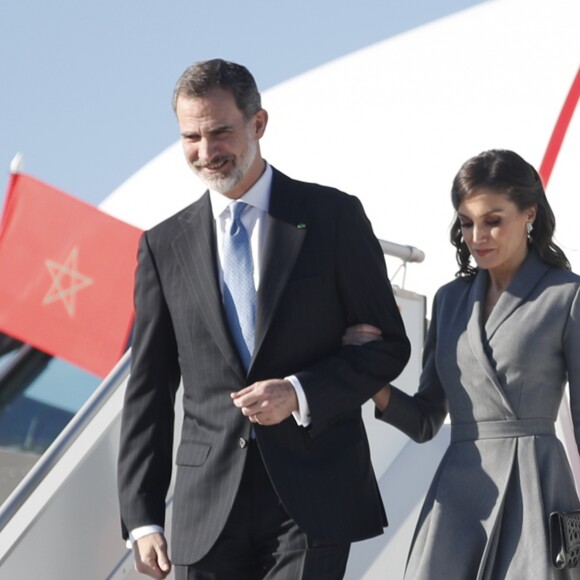 Le roi Felipe VI d'Espagne et la reine Letizia à leur arrivée à Rabat au Maroc le 13 février 2019, dans le cadre d'une visite officielle de deux jours.